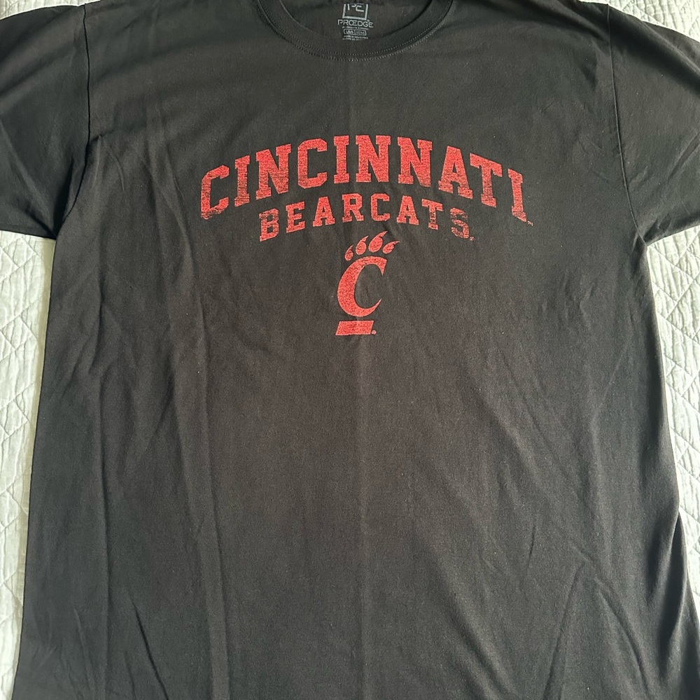Pro Edge Black and Red Cincinnati Bearcats Tee- never worn